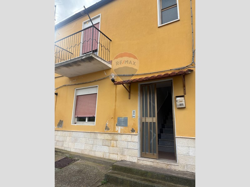 Immobile commerciale in Vendita a Caltanissetta, 97'000&euro;, 300 m²