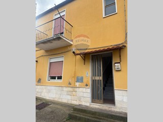 Immobile commerciale in Vendita a Caltanissetta, 97'000&euro;, 300 m²