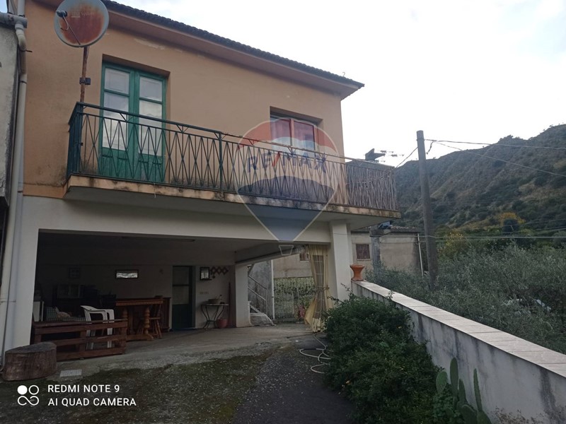 Rustico in Vendita a Castiglione di Sicilia, 85'000€, 115 m²