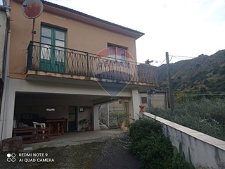 Rustico in Vendita a Castiglione di Sicilia, 85'000€, 115 m²