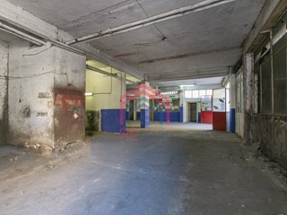 Laboratorio in Vendita a Roma, 360'000&euro;, 351 m²