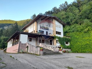 Attività commerciale in Vendita a Alpago, 395'000&euro;, 550 m²
