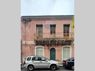 Casa Indipendente in Vendita a Fiumefreddo di Sicilia, 37'000&euro;, 137 m²