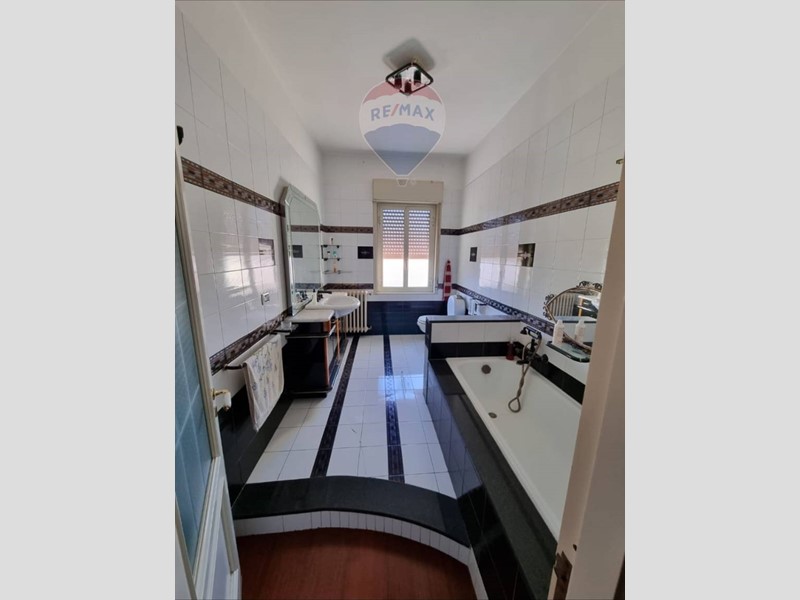 Appartamento in Vendita a Piazza Armerina, 90'000€, 200 m²