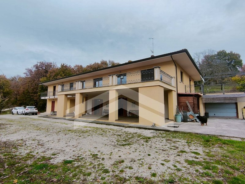 Villa in Vendita a Oratino, 700'000€, 600 m²