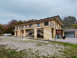 Villa in Vendita a Oratino, 700'000€, 600 m²