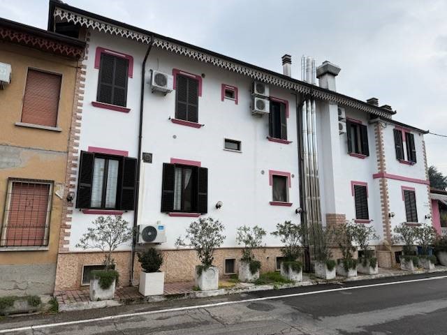 Attività commerciale in Vendita a Ostiglia, 80'000&euro;, 190 m²