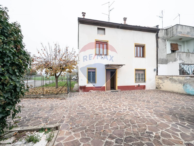 Casa Semi Indipendente in Vendita a Boretto, 94'000€, 198 m²