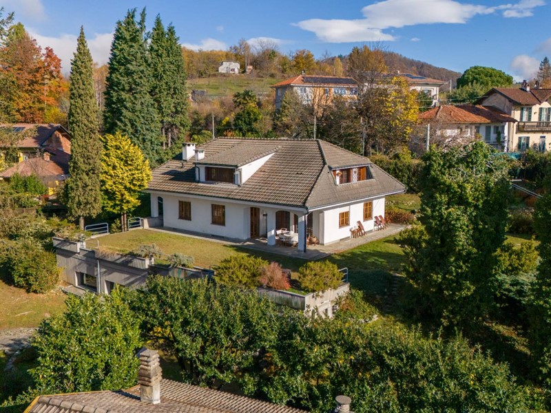 Villa in Vendita a Castellamonte, 590'000&euro;, 480 m²