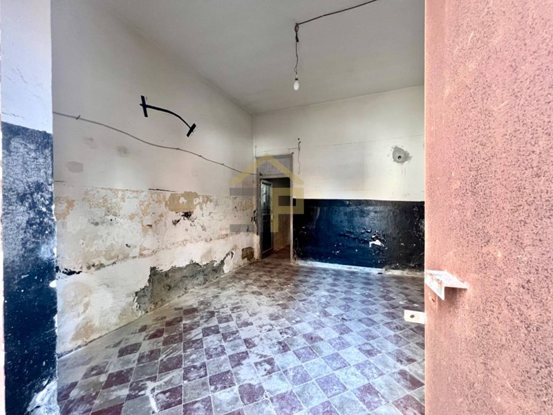 Trilocale in Vendita a Palermo, 45'000€, 82 m²