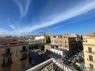 Appartamento in Vendita a Palermo, 195'000€, 177 m²