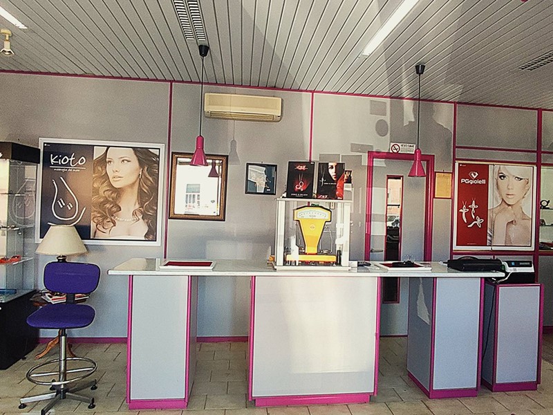 Immobile commerciale in Vendita a Cagliari, 180'000&euro;, 96 m²