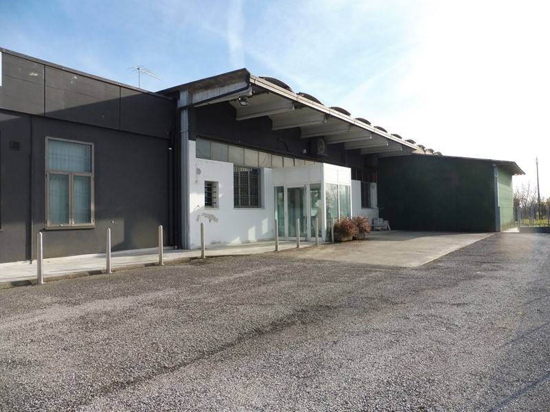 Negozio in Affitto a Marostica, 1'800&euro;, 320 m²