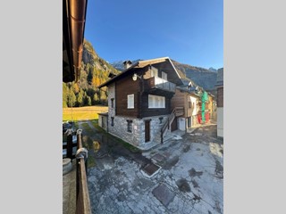 Casa Indipendente in Vendita a Formazza, 360'000€, 120 m², arredato, con Box