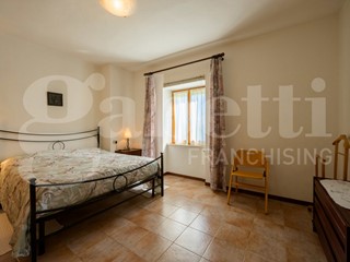 Casa Indipendente in Vendita a Gubbio, 138'000&euro;, 240 m²