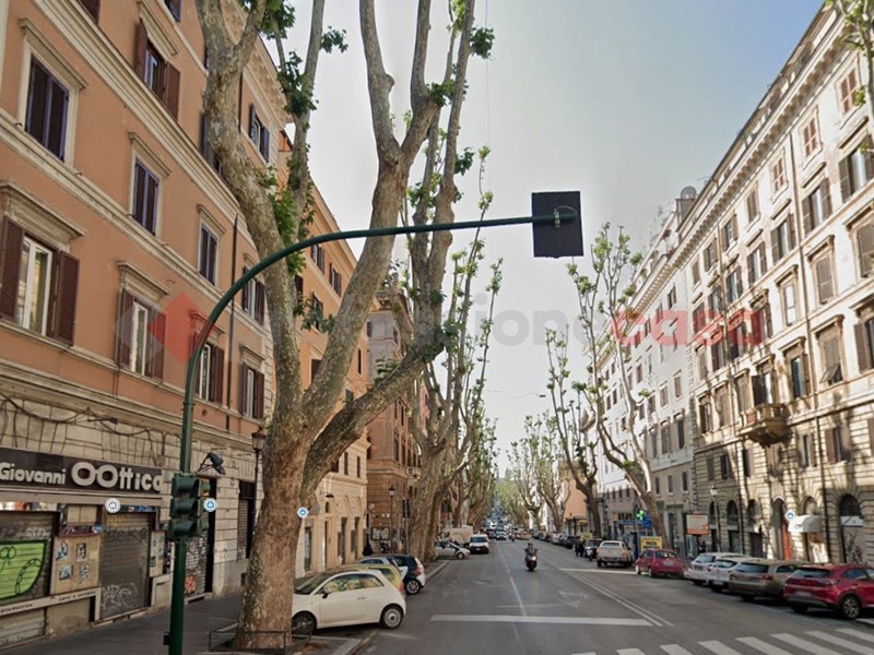 Negozio in Affitto a Roma, 1'500'000&euro;, 300 m²