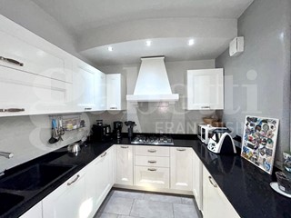 Villa in Vendita a Garlasco, 280'000&euro;, 130 m², arredato, con Box