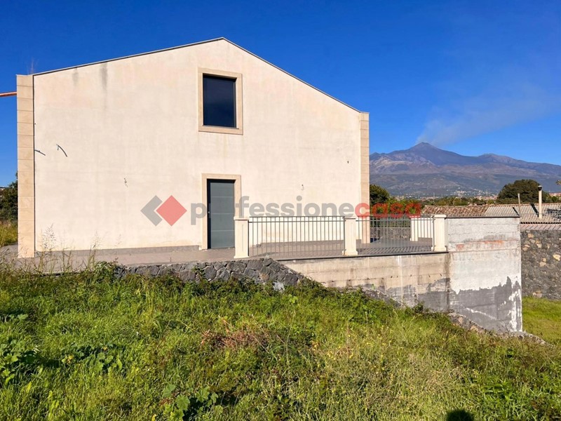Villa in Vendita a Aci Sant'Antonio, 460'000€, 478 m², con Box