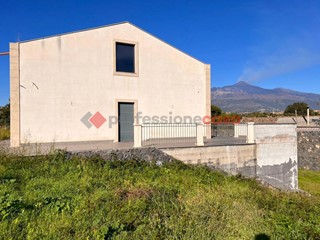 Villa in Vendita a Aci Sant'Antonio, 460'000€, 478 m², con Box
