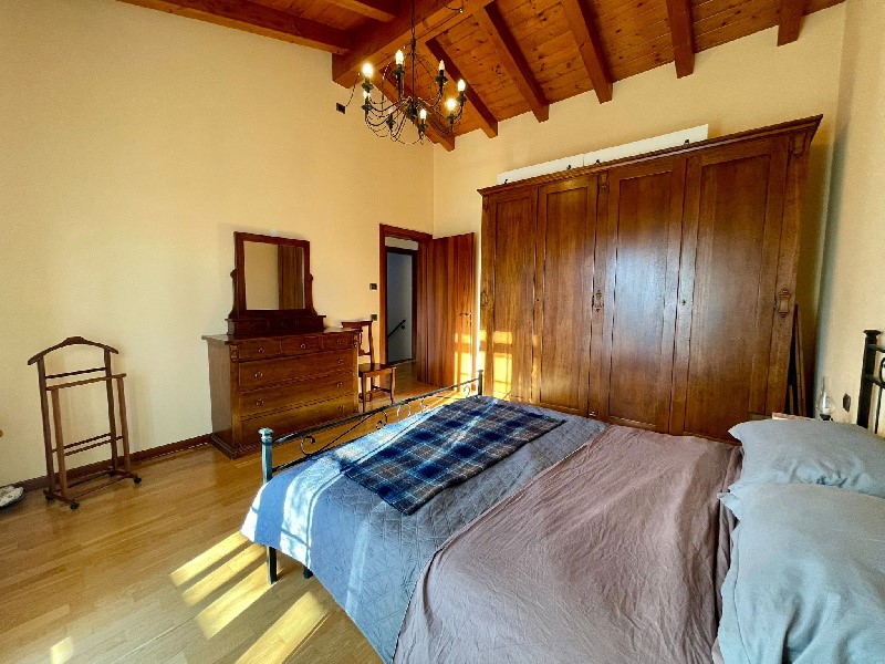 Villa in Vendita a Fontanafredda, 475'000&euro;, 202 m², arredato, con Box