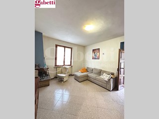 Appartamento in Vendita a Gaiole in Chianti, 165'000€, 107 m², con Box