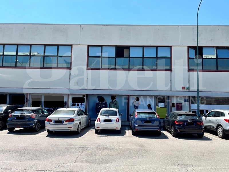 Capannone in Vendita a Venezia, 950 m²