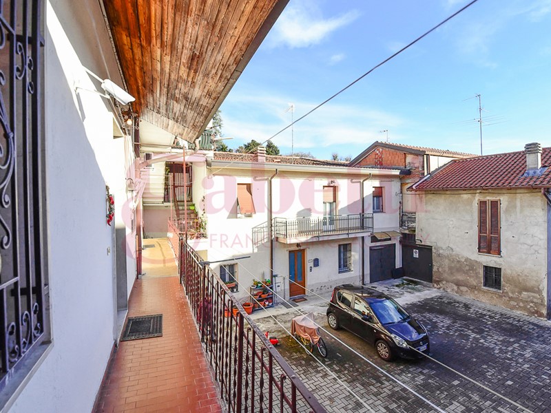 Bilocale in Vendita a Carugo, 89'000&euro;, 65 m²