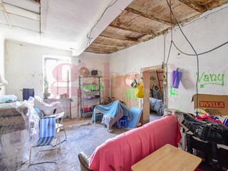 Casale in Vendita a Carugo, 48'000&euro;, 75 m²