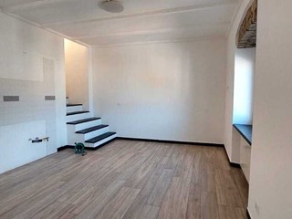 Appartamento in Vendita a Imperia, zona Porto Maurizio, 164'000&euro;, 106 m²