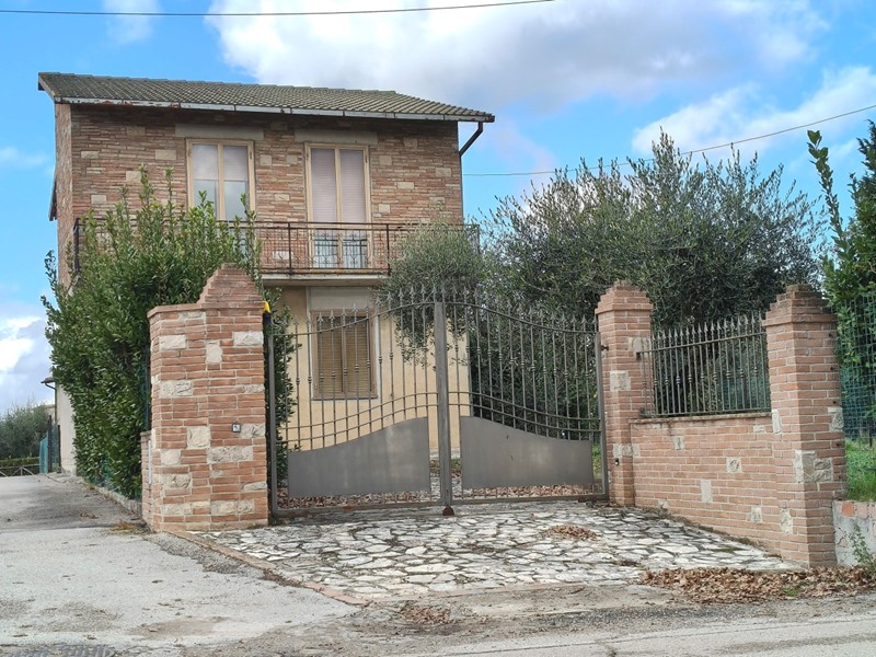 Casa Indipendente in Vendita a Avigliano Umbro, 125'000&euro;, 166 m², arredato