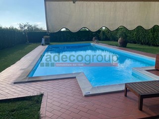 Casa Indipendente in Vendita a Fauglia, 650'000&euro;, 242 m², con Box