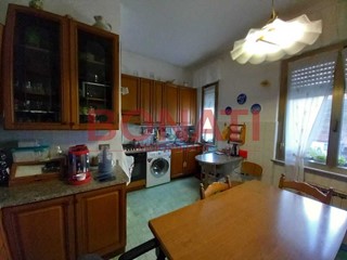 Casa Indipendente in Vendita a Vezzano Ligure, zona Buon Viaggio, 240'000&euro;, 125 m², con Box