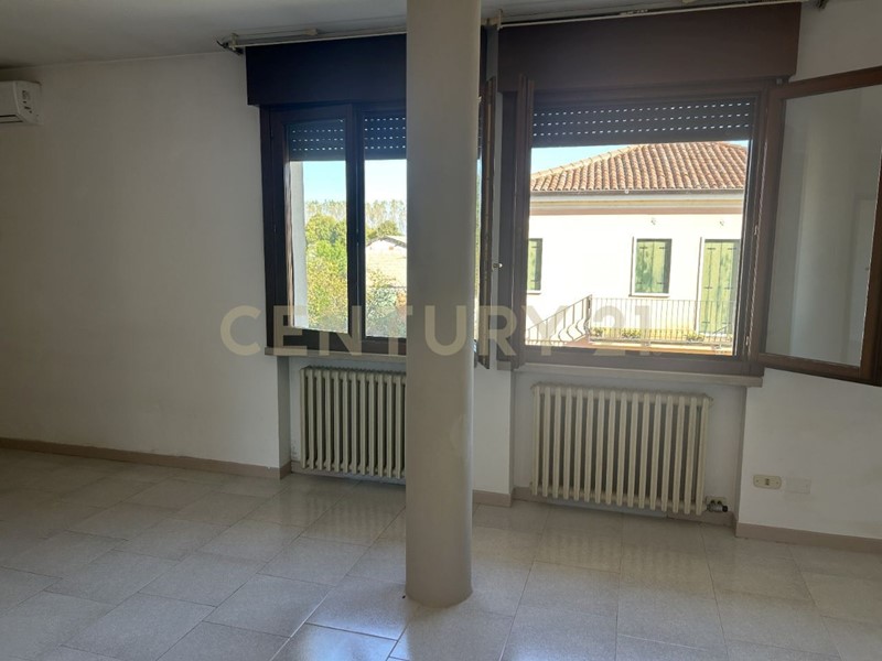 Appartamento in Vendita a Cerea, 134'000&euro;, 129 m², con Box