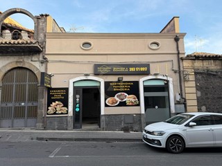 Immobile commerciale in Vendita a Belpasso, zona Borrello, 120'000€, 100 m²
