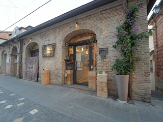 Attività commerciale in Vendita a Santarcangelo di Romagna, 95'000€, 90 m²