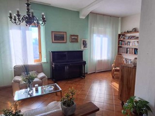 Appartamento in Vendita a Rapolano Terme, zona Serre Di Rapolano, 130'000€, 115 m², arredato, con Box