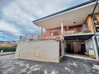 Appartamento in Vendita a Guidonia Montecelio, zona Marco Simone, 195'000&euro;, 180 m²