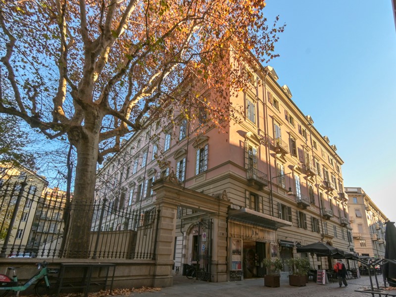 Appartamento in Vendita a Torino, 450'000€, 110 m², con Box