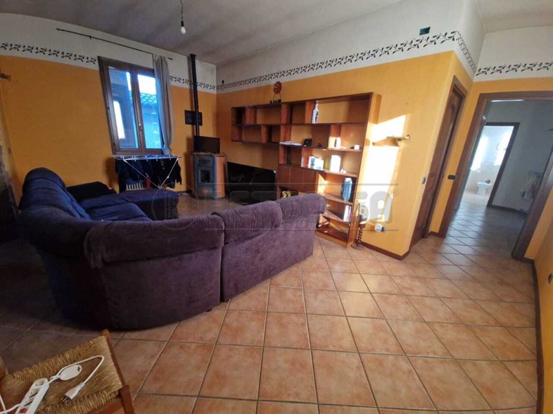 Trilocale in Vendita a Grumello Cremonese ed Uniti, 99'900&euro;, 118 m², con Box