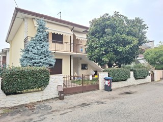 Casa Indipendente in Vendita a Rovigo, 300'000&euro;, 260 m², con Box