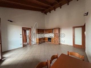 Quadrilocale in Vendita a Ficarolo, 89'000&euro;, 100 m²