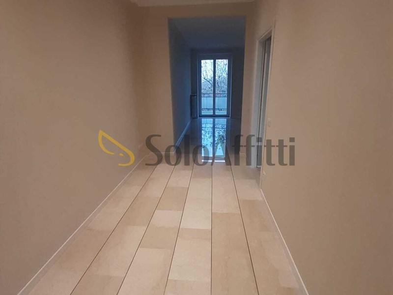 Trilocale in Affitto a Brescia, 2'000€, 150 m², con Box