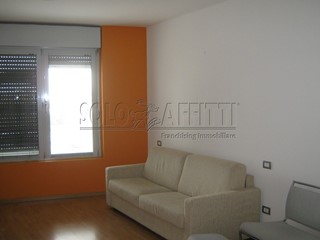 Bilocale in Affitto a Desio, zona Stazione, 650€, 56 m², arredato, con Box