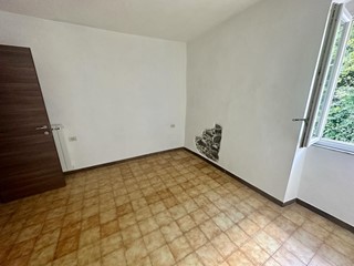 Casa Semi Indipendente in Vendita a Follo, zona Carnea, 75'000€, 85 m²