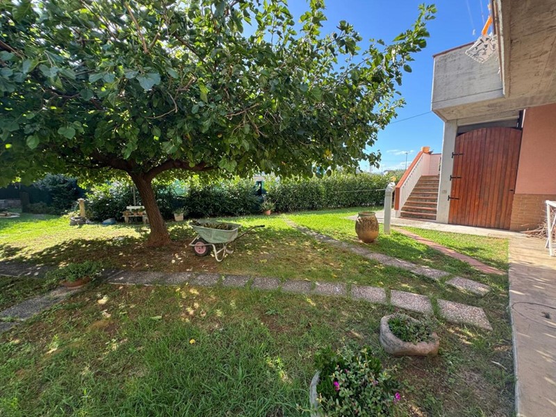 Casa Semi Indipendente in Vendita a Santo Stefano di Magra, 260'000&euro;, 150 m²