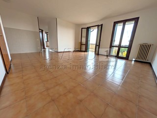 Appartamento in Vendita a Albettone, 89'000&euro;, 122 m², con Box