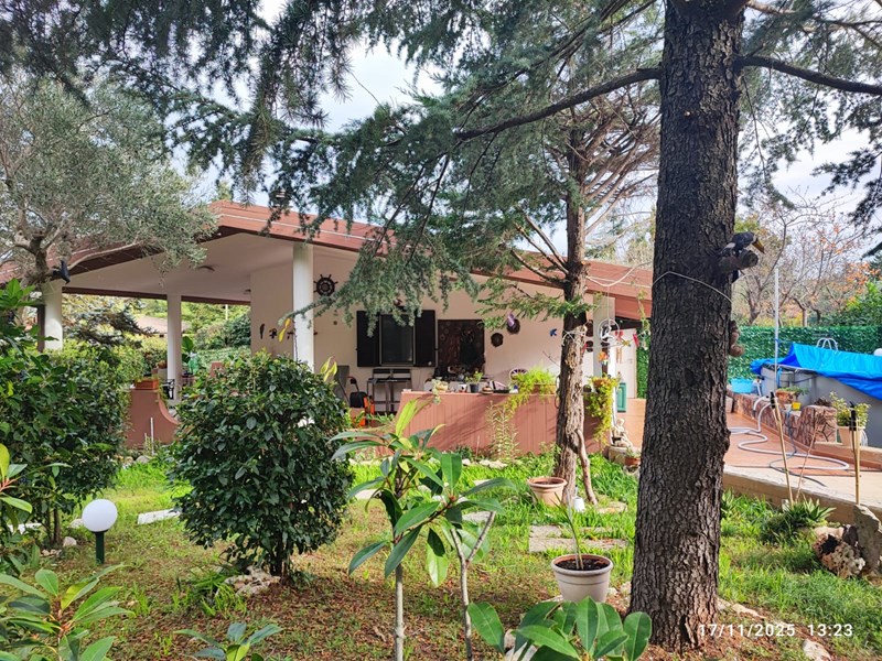 Villa in Vendita a Cassano delle Murge, zona via delle riconciliazioni dei cristiani , 210'000&euro;, 80 m²