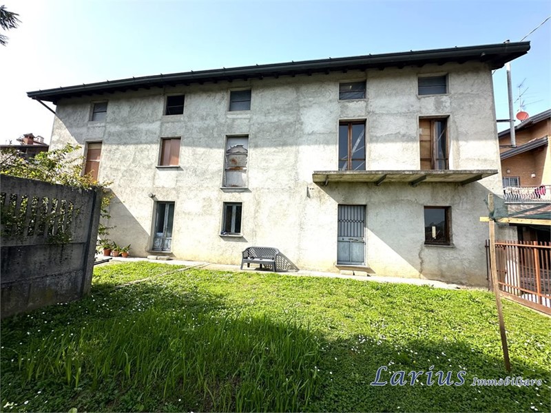 Casale in Vendita a Merone, 119'000&euro;, 140 m²