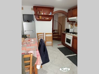 Casa Semi Indipendente in Vendita a Castelnuovo Magra, 78'000€, 52 m²