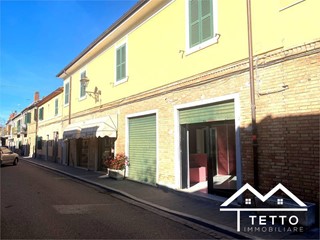 Negozio in Affitto a Forano, 350&euro;, 42 m²